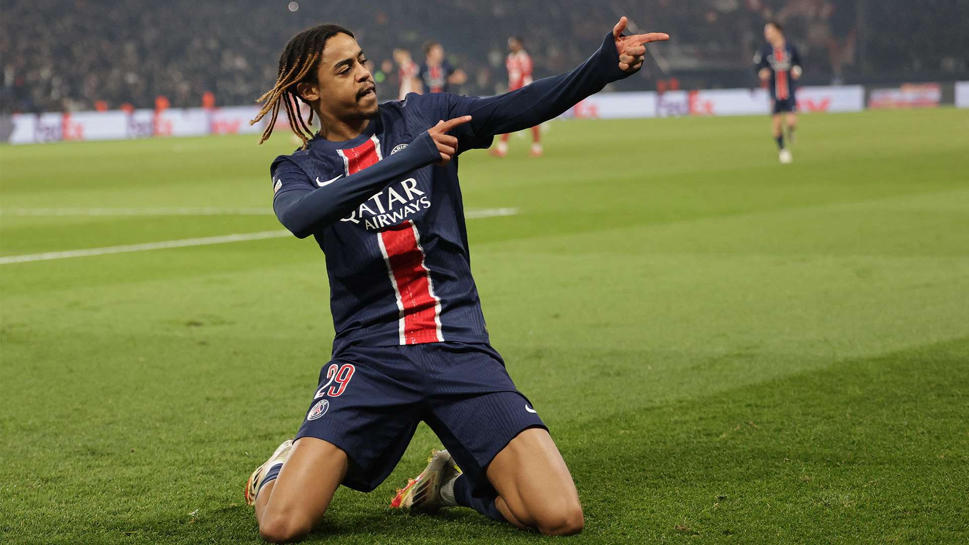 在攻防两端 在攻防两端