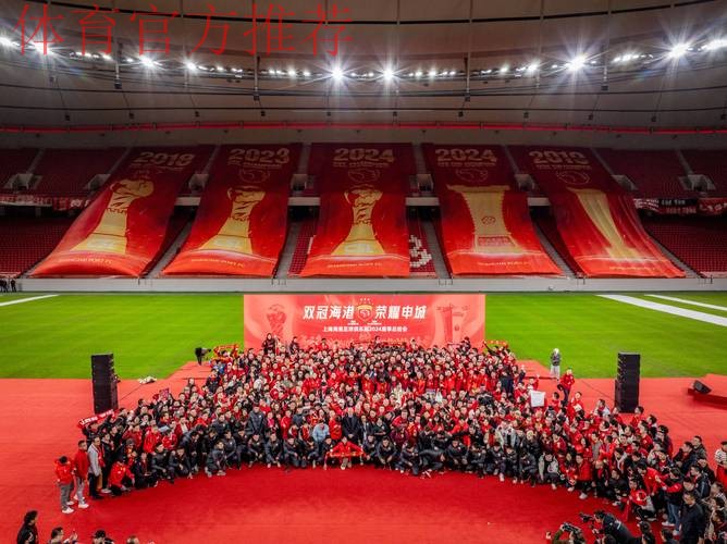 足球中心召开党群工作会 纪念建党93周年 足球中心召开党群工作会 纪念建党93周年